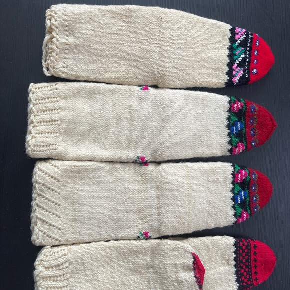 4 pair of socks - Picture 2 of 2